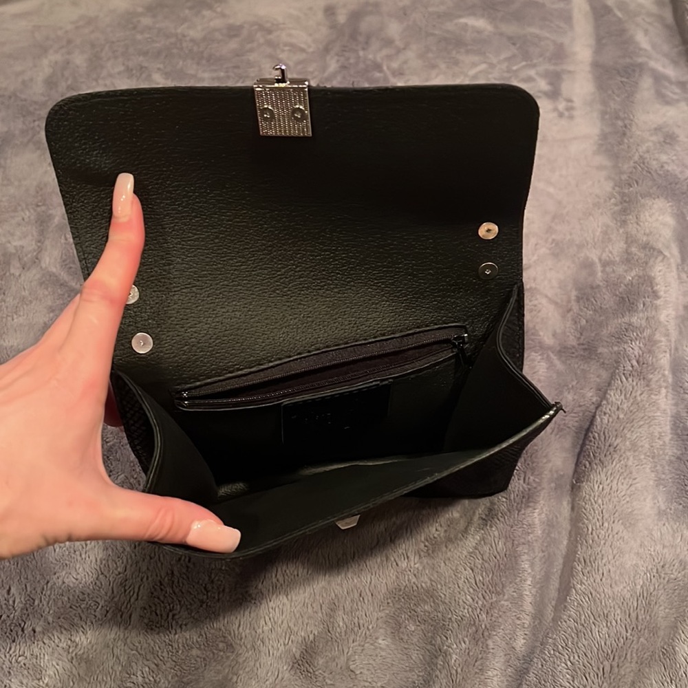 Adorable snakeskin print bag! - Picture 4 of 5